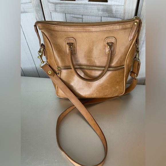 J.W. Hulme Co. Genuine Leather Excursion Tote Bag Double Pocket Distressed - Picture 2 of 11